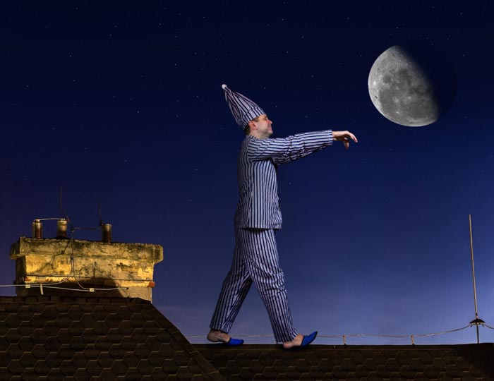 ходит во сне
