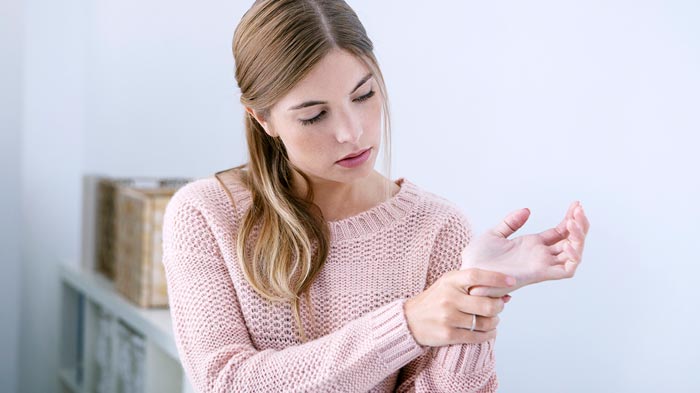 онемела рука