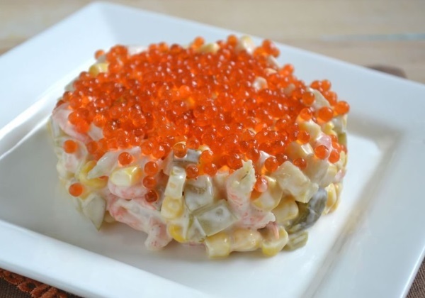 salat s ikroj