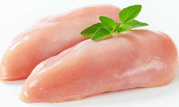 Для приготовления холодца из курицы необходимо филе куриной грудки