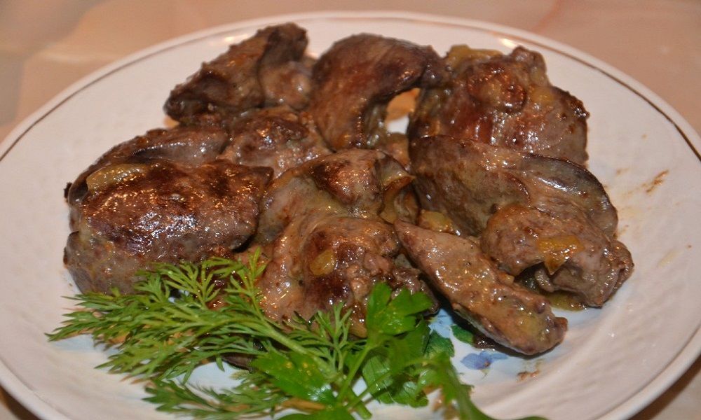 Печень при панкреатите является разрешенным к употреблению продуктом, поскольку ее состав включает вещества, необходимые при заболевании поджелудочной железы