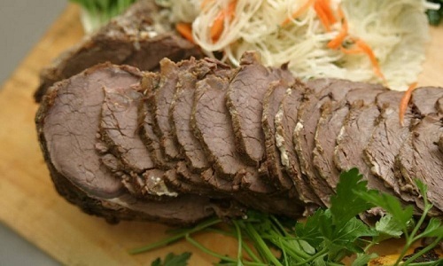 При панкреатите и гастрите помидоры нельзя сочетать с мясом