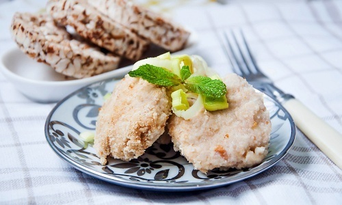 На ужин можно приготовить очень вкусные паровые котлеты