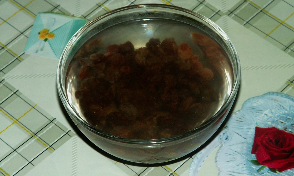 Перед приготовлением печень нужно вымочить в воде несколько часов