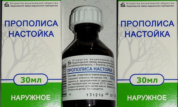 Больным панкреатитом необходимо полностью отказаться от употребления спиртных напитков. Поэтому к использованию спиртовой настойки из прополиса нужно относиться с большой осторожностью