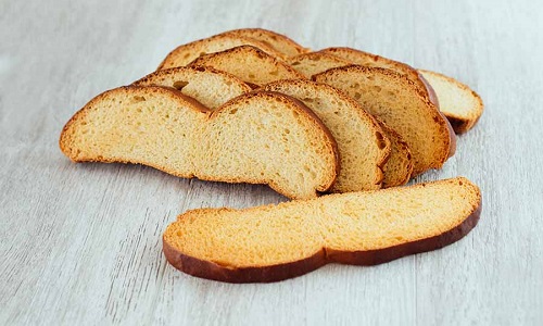 Сухари при панкреатите входят в перечень разрешенных продуктов при обострении заболевания
